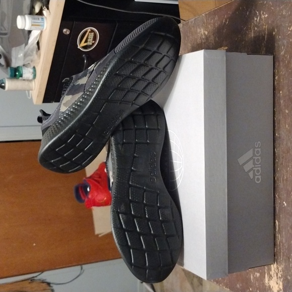 NWT pure motion Adidas. Brand new never even been tried on. Size 8.5 - Picture 4 of 7